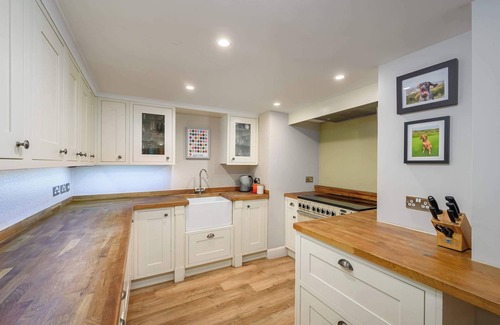 West End Apartment | Elegant Flat with Garden in Edinburgh’s West End