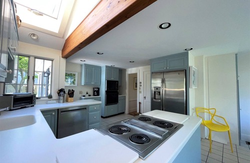 Harwich Port House | Elegant Harwich Port Home, Walk to private association beach and Village!