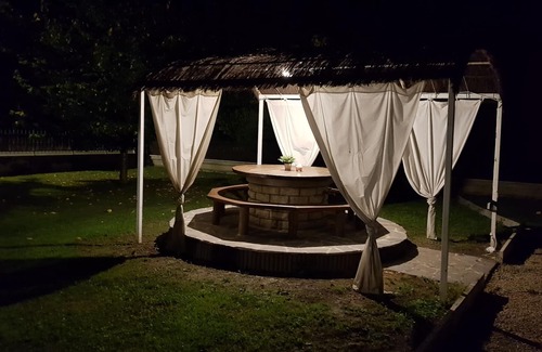 Torrenieri Apartment | Elegant holiday home with WIFI and garden in the heart of the Crete Senesi