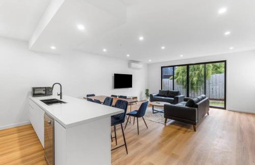 Highton House | "Elegant Home in Highton near City City"