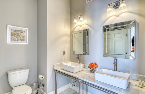 Old West Broad Neighborhood House | Elegant Home in Historic District with Gourmet Kitchen and WiFi