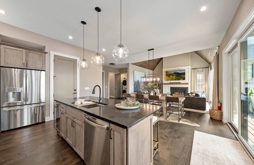 Lenoir House | ELEGANT HOME IN LUXURY COMMUNITY