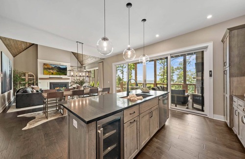 Lenoir House | ELEGANT HOME IN LUXURY COMMUNITY