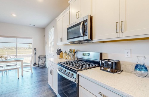 Millville House | Elegant home in Millville by the Sea with 2 pools, gym, dock & W/D