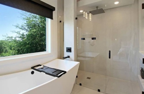 Columbia House | Elegant Home in Nature