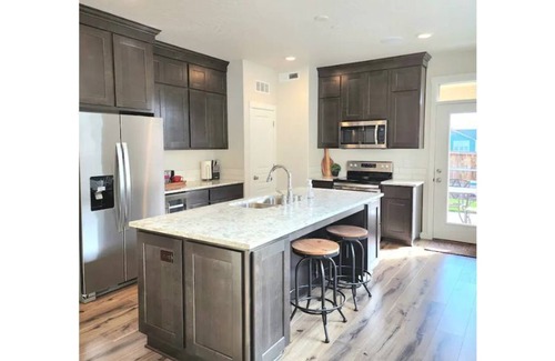 Tri-Cities House | Elegant Home with Game Room near Local Wineries