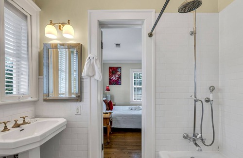 Old Irving Park House | Elegant House with Patio in Greensboro
