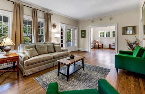 Old Irving Park House | Elegant House with Patio in Greensboro