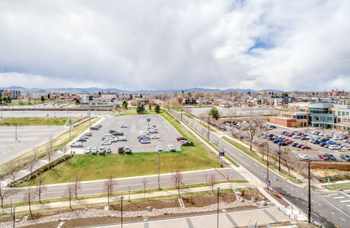 Jefferson Park Apartment | Elegant Jefferson Park 2BR w/ Gym, W/D & pool, near Business Center, by Blueground