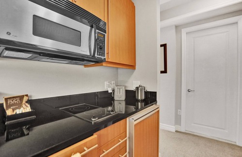 Brickell Apartment | Elegant King Studio Suite + Kitchenette