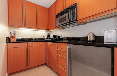 Brickell Apartment | Elegant King Studio Suite + Kitchenette