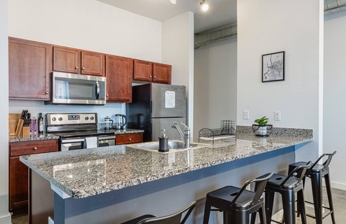 Downtown Memphis Apartment | Elegant KING SUITE downtown with a POOL and GYM