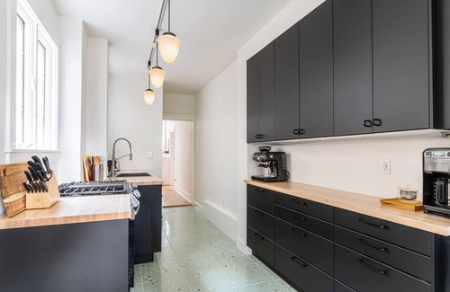 Kingston House | Elegant Kingston Townhouse - Walk to Hot Spots!