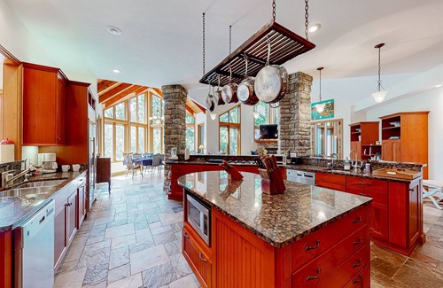 Eureka Springs House | Elegant lake house with gourmet kitchen, game room, scenic views & lake frontage