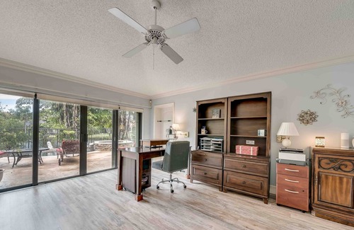 Weston House | Elegant Lakefront Pool Home Weston/ Ft Lauderdale: Short or long term