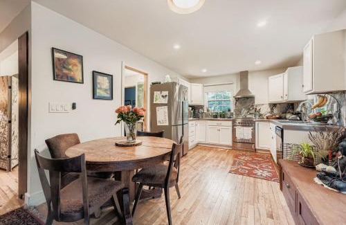 Clarkston House | Elegant Large 5 bedroom Family Home