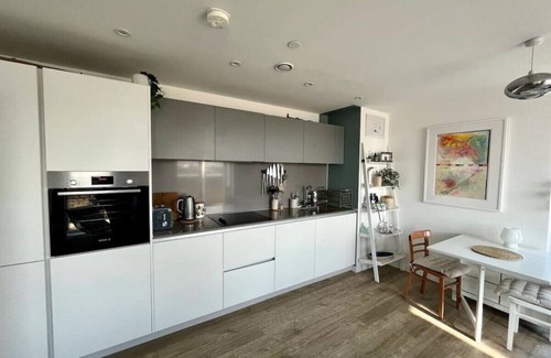 New Cross Apartment | Elegant Living Panoramic View