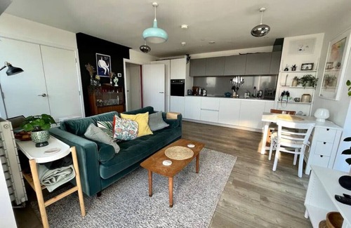 New Cross Apartment | Elegant Living Panoramic View