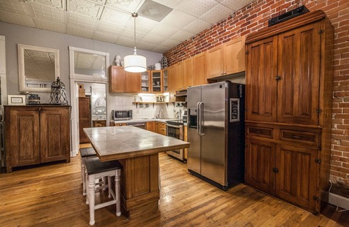 Fort Collins House | Elegant Loft-Style Retreat in Old Firehouse Alley