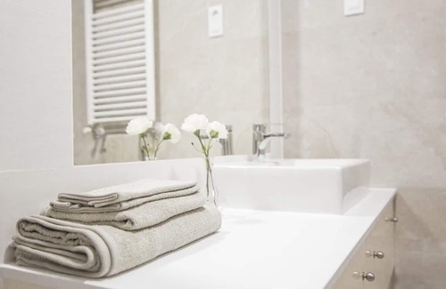 Cuatro Caminos Apartment | Elegant. Luxury. Confort. Sunny. MILLA ORO BUSINESS. BERNABÉU
