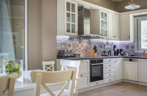 Mazarakata House | Elegant Luxury garden apartment with swimming pool, BBQ and play ground