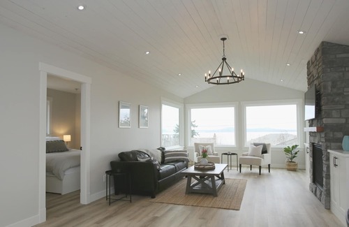 Mill Bay House | Elegant Mill Bay Cottage with Spectacular Ocean View