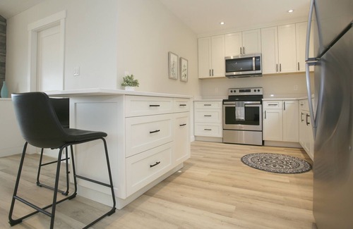 Mill Bay House | Elegant Mill Bay Cottage with Spectacular Ocean View