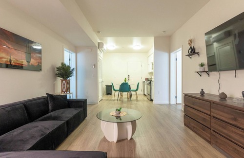 Downtown Apartment | Elegant & Modern 2BR/2BA Apartment