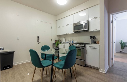 Downtown Apartment | Elegant & Modern 2BR/2BA Apartment