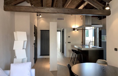 Cannaregio Apartment | Elegant Modern Design Home. Campo dei Mori. Air Conditioning. Wifi.