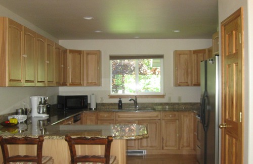 Bigfork House | Elegant Montana Home 3 BR w/Sauna & Hot Tub - Premier Fishing Spot + Privacy