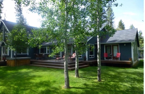 Bigfork House | Elegant Montana Home 3 BR w/Sauna & Hot Tub - Premier Fishing Spot + Privacy