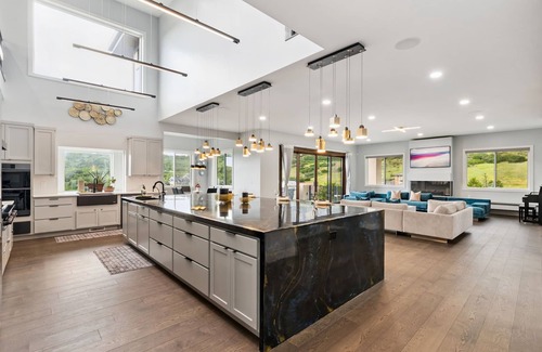 Southwest Colorado Springs House | Elegant Mountain Retreat with Sweeping Views