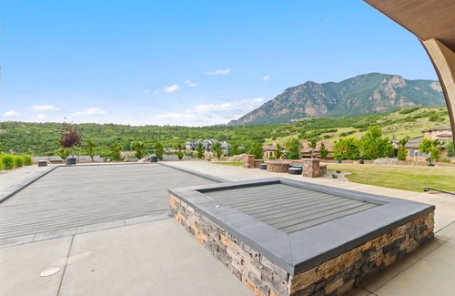 Southwest Colorado Springs House | Elegant Mountain Retreat with Sweeping Views