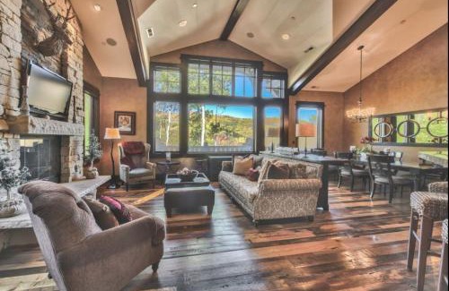 Empire Pass House | Elegant mountain retreat at Deer Valley, walk to skiing, private hot tub, mountain views
