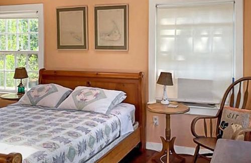 Pocomo House | Elegant Nantucket Retreat on Village Way 3BR