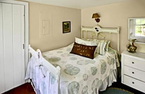 Pocomo House | Elegant Nantucket Retreat on Village Way 3BR