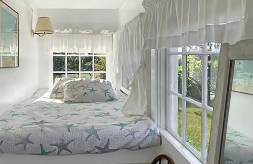 Pocomo House | Elegant Nantucket Retreat on Village Way 3BR