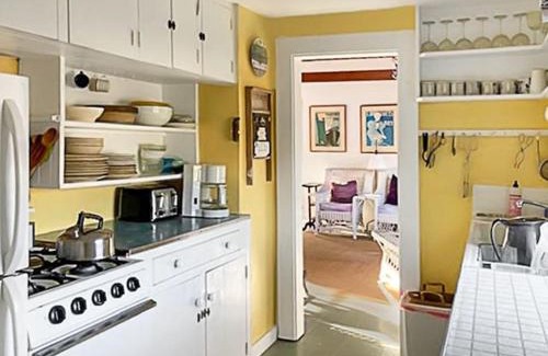 Pocomo House | Elegant Nantucket Retreat on Village Way 3BR