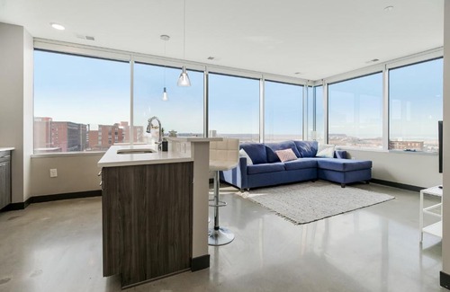 Downtown Kansas City Apartment | Elegant One Bedroom Condominium in the Heart of Downtown Kansas 901
