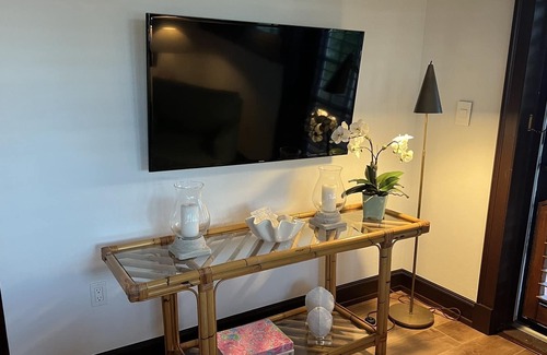 Palm Beach Apartment | Elegant One Bedroom Suite, Separate Living Room with Private Terrace