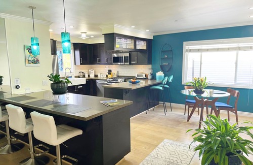 Woodland Hills House | Elegant, peaceful, contemporary hillside home w/tropical patio/colored lighting