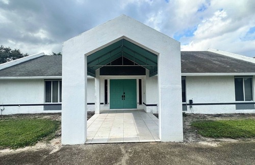 Fort Pierce House | Elegant Pool House 3BR/3 Bath in Ft. Pierce, FL