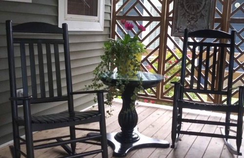 Chickamauga Apartment | Elegant private suite located downtown historical Chickamauga, Ga