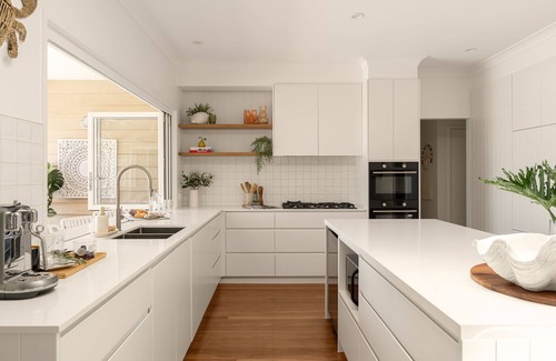 Noosa Heads Resort | Elegant Queenslander Home with Tropical Pool Area