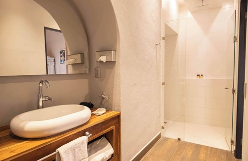 Downtown Queretaro Bed & Breakfast | Elegant room in Querétaro's historic center