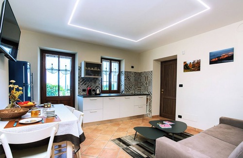 Pollone Apartment | Elegant reception in nature