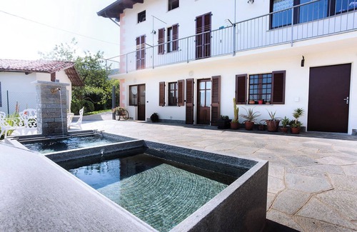 Pollone Apartment | Elegant reception in nature