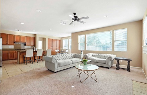 Lancaster House | Elegant Retreat: Grand Castle on 62nd Street - Perfect for Your Escape! #41369