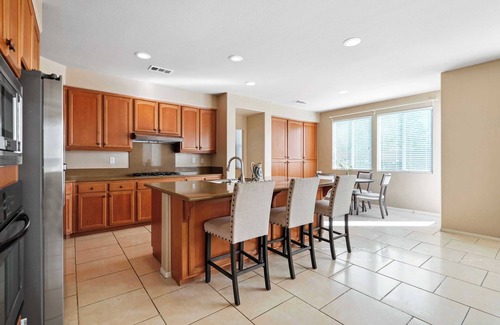 Lancaster House | Elegant Retreat: Grand Castle on 62nd Street - Perfect for Your Escape! #41369